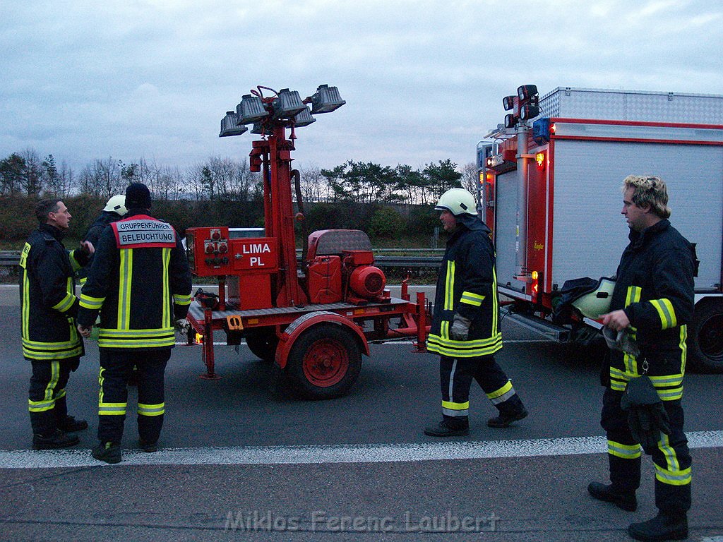 LKW stuerzt um A 3 Rich Frankfurt AK Heumar P0311.JPG